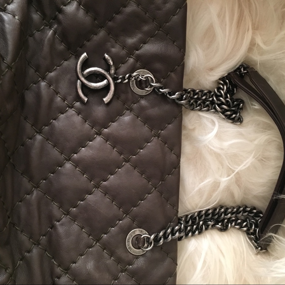 🎉HOST PICK🎉 CHANEL Ultimate Stitch Tote💋 - Picture 7 of 8